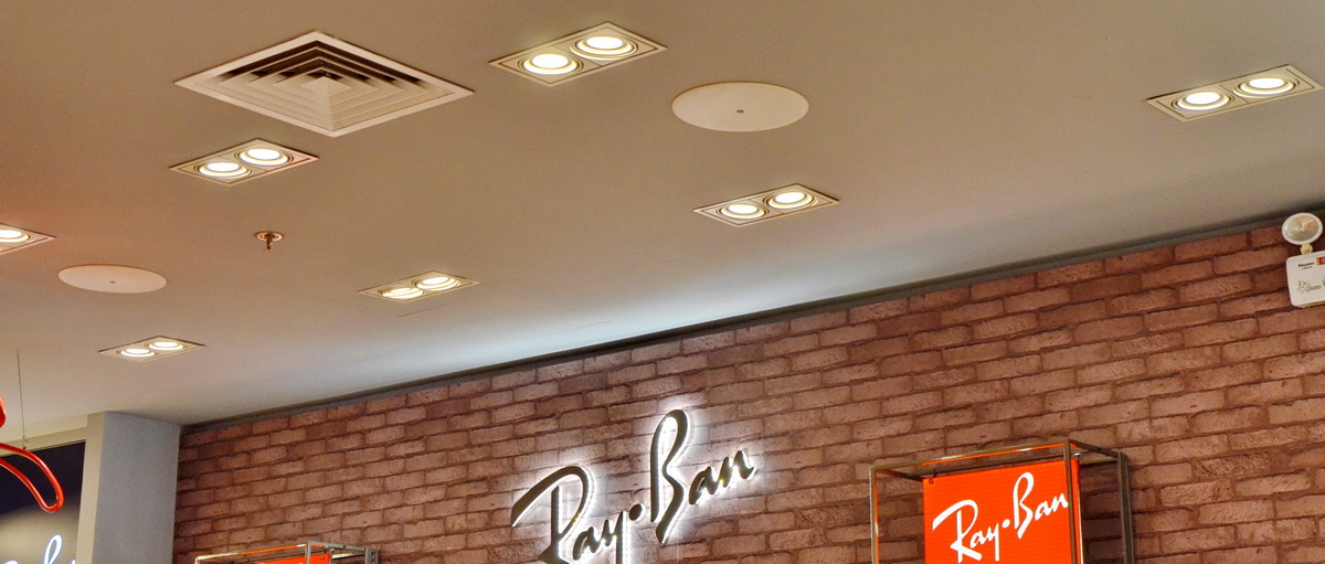 Ray?Ban 宏伊国际广场店——梦之城 CIS 商用安装系统的经典应用